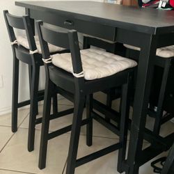 Dinning Room Table W/ 4 Chairs 