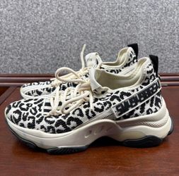 Nike Roshe Two Flyknit Women's Running Sneakers Black White Size 8.5