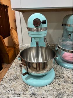 Baby blue kitchen aid 5.5 quarts