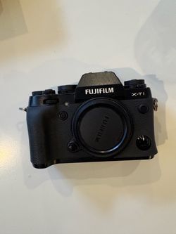 Fuji X-T1 + 18-55mm f/2.8-4 Lens