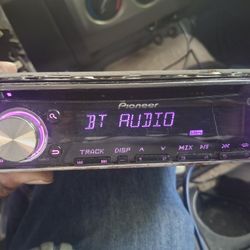 STEREO PIONEER CD AUX USB BLUETOOTH CAMBIA DE DIFERENTES COLORES GOOD CONDICIÓN ABLO ESPAÑOL 