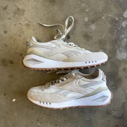 Women Reebok shoes 