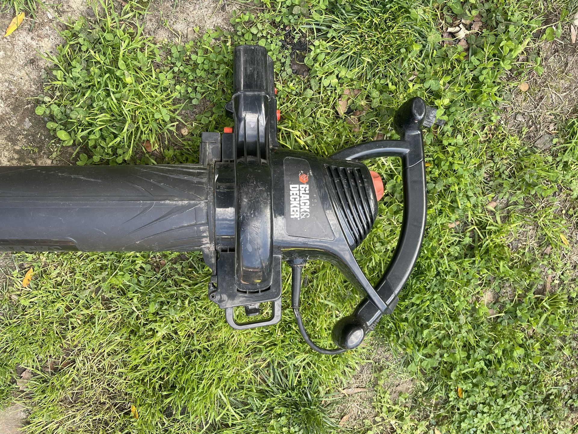 Black N Decker 3 in 1 Blower, Leaf Vacuum, Muncher 