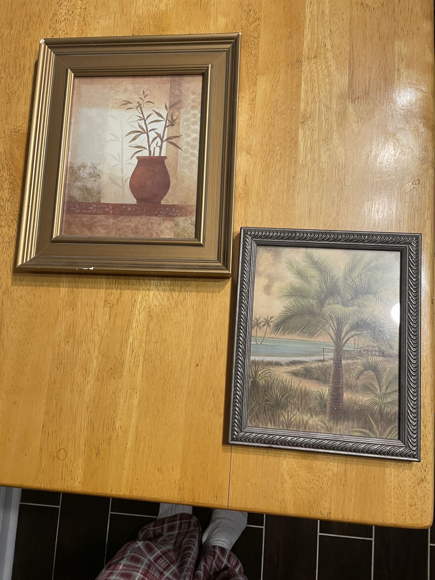 2 decorative frames for $5