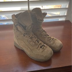 Army Boots 9.5 Mens