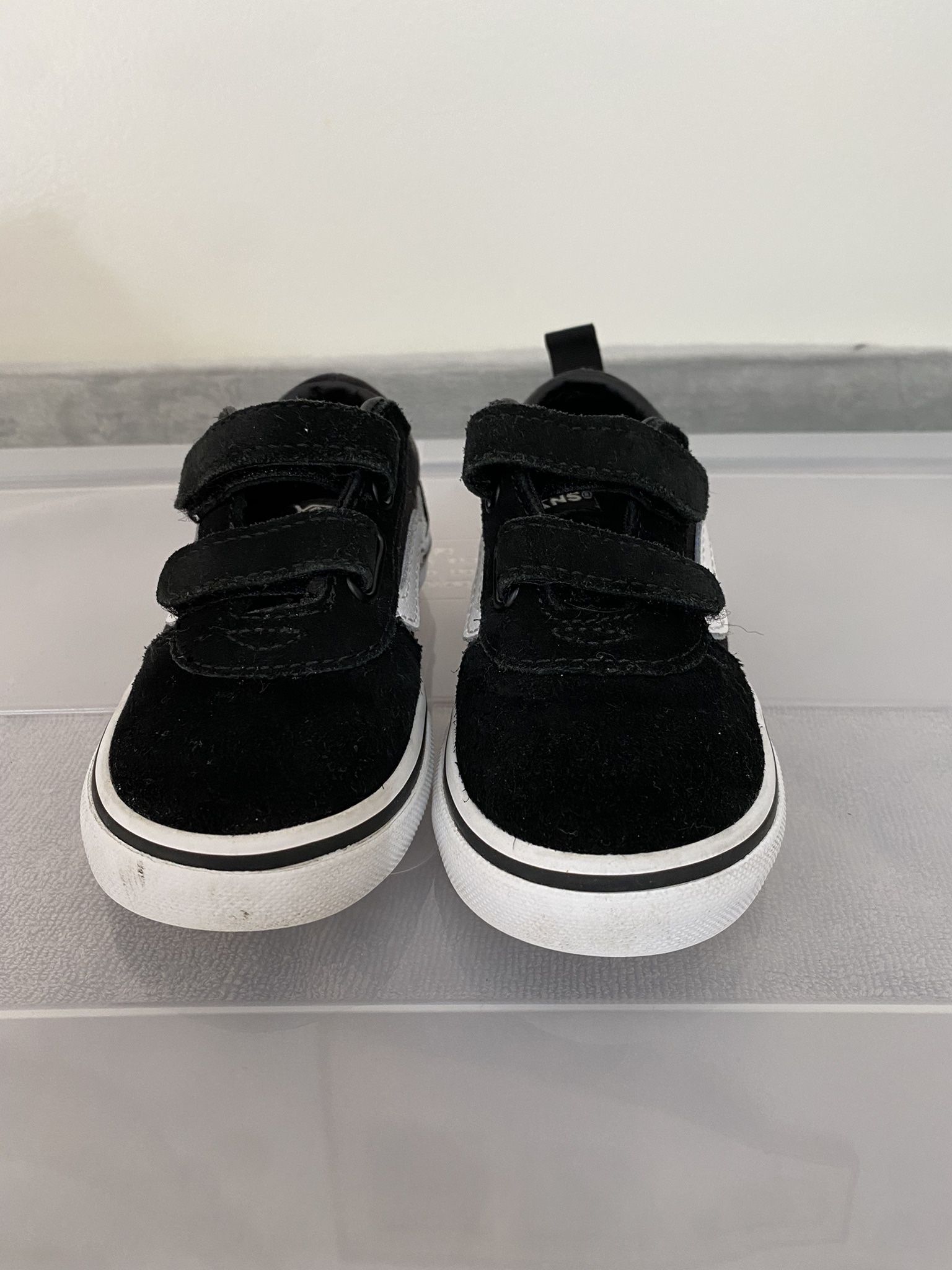 Kids Black/white Vans Sneaker. Sz 7