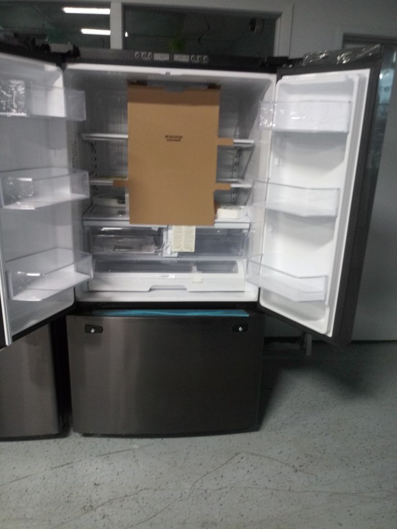 Bottom freezer fridge