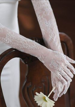 Elegant White Lace Bridal Gloves