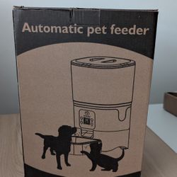 Automatic pet feeder 