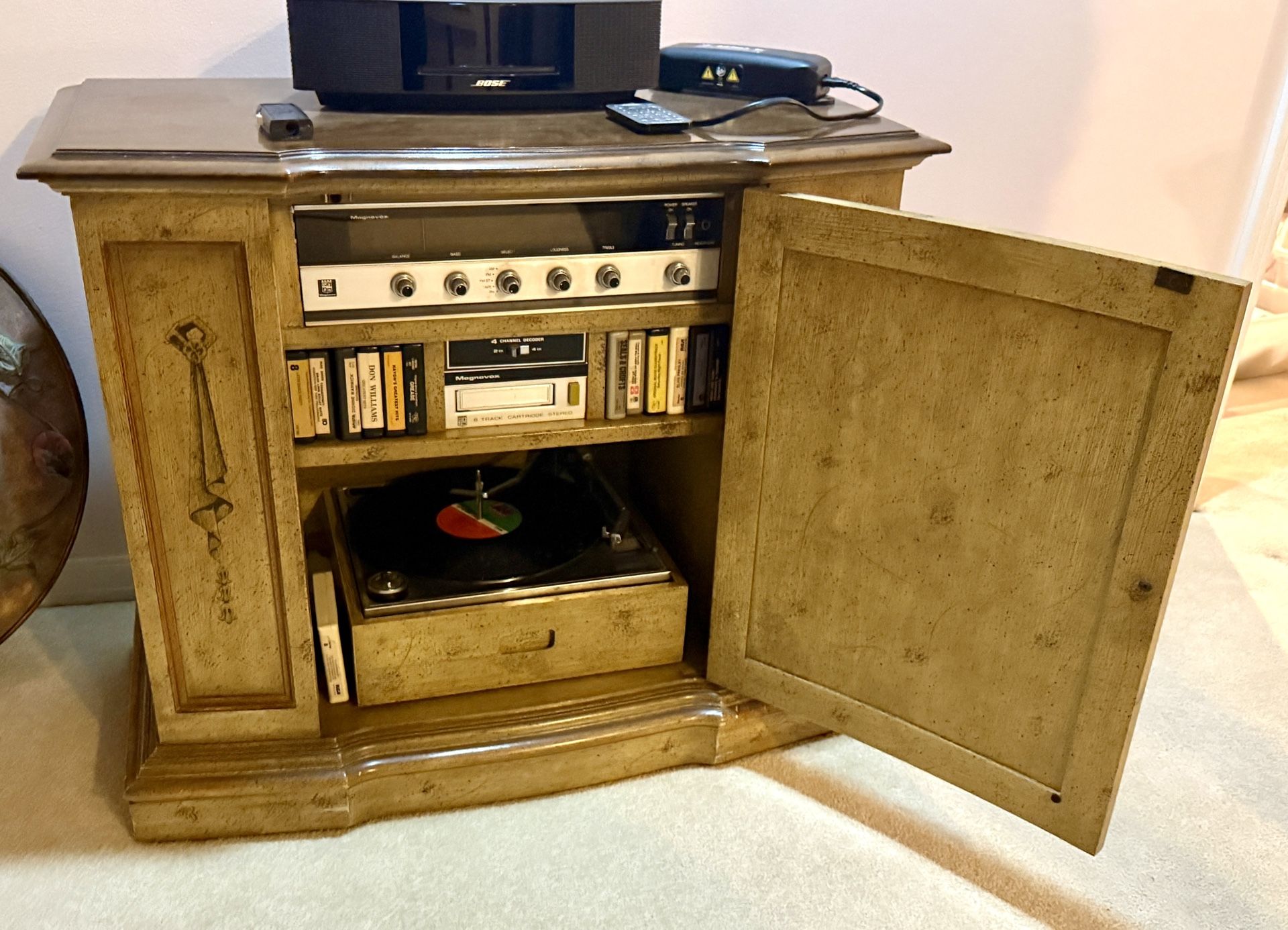 Stero Cabinet With Turntable And Reciever