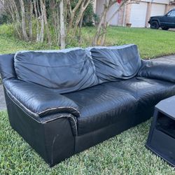BLACK LEATHER COUCH $20 NEED GONE 