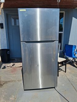 Stainless Steel Refrigerator "INSIGNIA"