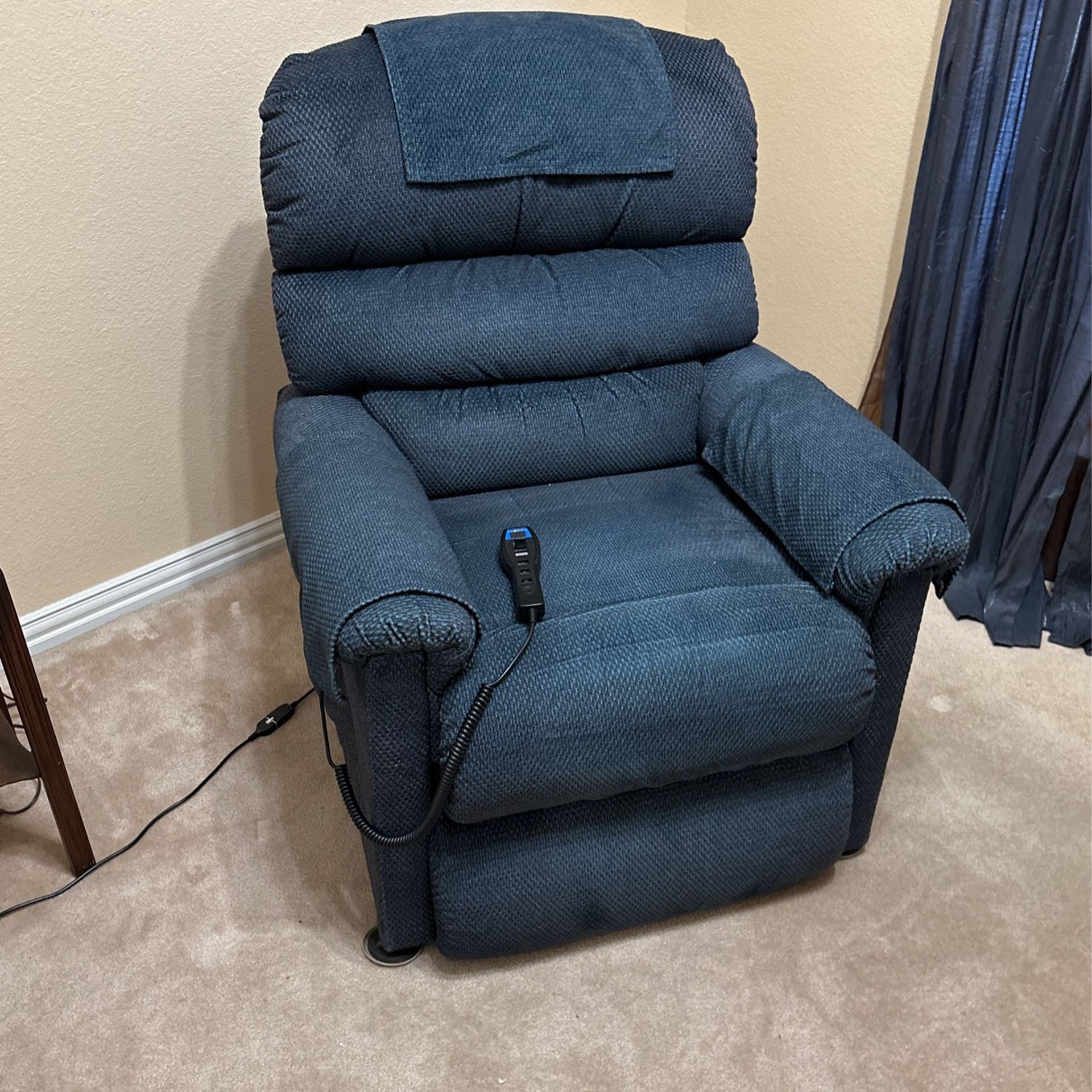 Lazboy ‘Luxury Lift. Recliner