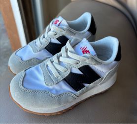 New balance toddler shoes size 8