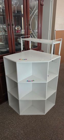 Corner cubby storage