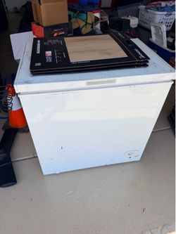 Chest deep freezer