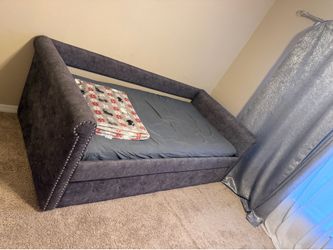 Luxurious velvet upholstered tufted twin daybed