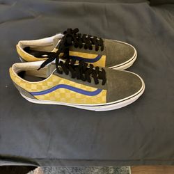 Men’s Vans Sneakers/Gym Shoes  11 D