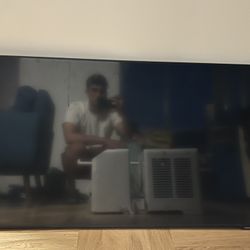 Samsung M7 Smart Monitor