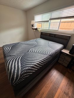 Queen Adjustable Mattress + Massage Base (Like New, 1 Year Old)
