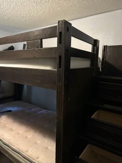 Twin bunkbed