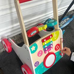 HAPE MUSICAL WALKER