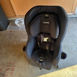 Black Nuna Car Seat. Excellent Condition