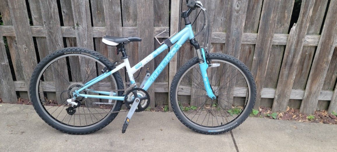Trek 820 girl's, women's bike Please, READ!!!