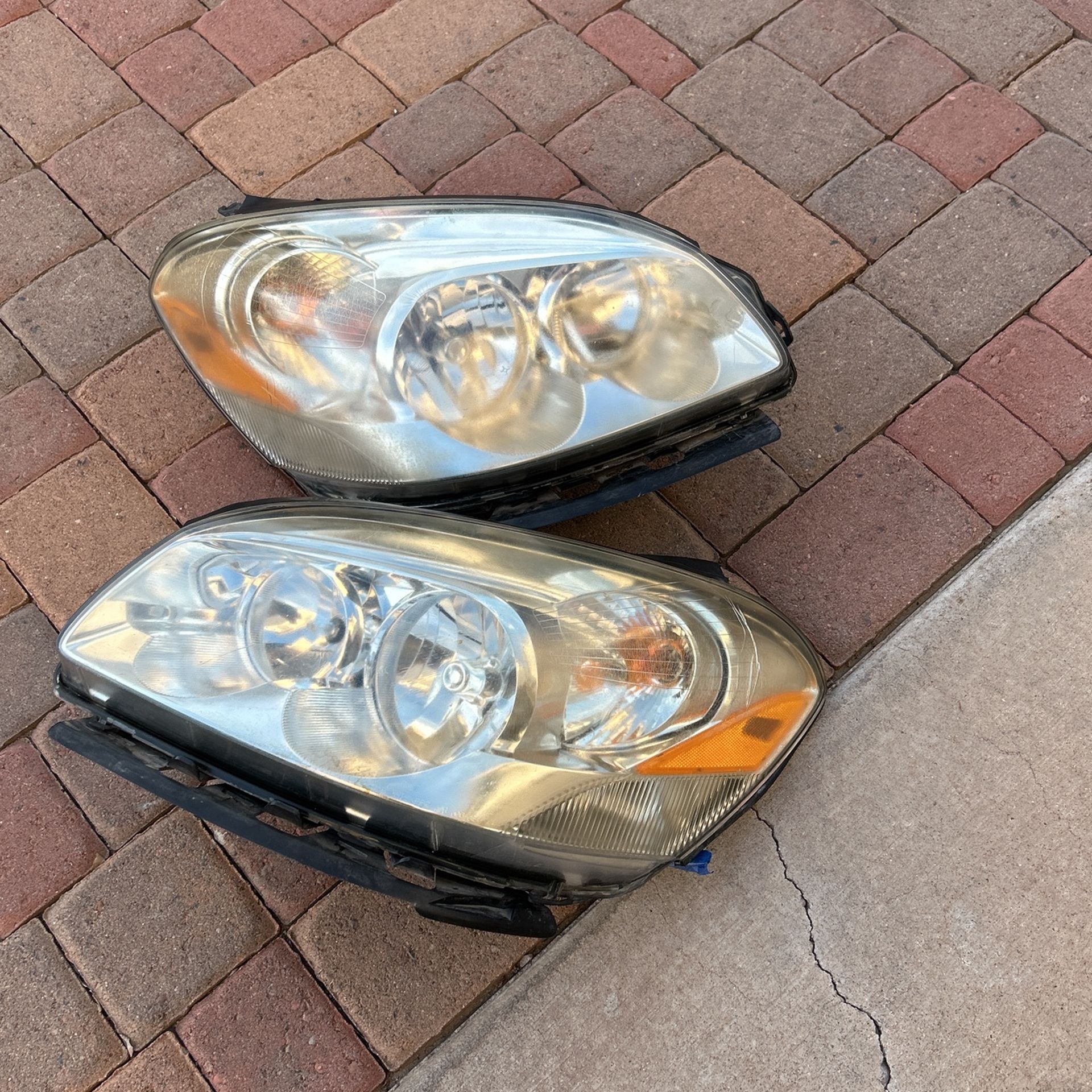 2006 Buick Lucerne CXS V-8 Headlights.