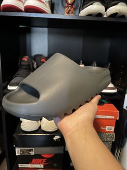 Yeezy Slide “Slate Grey”