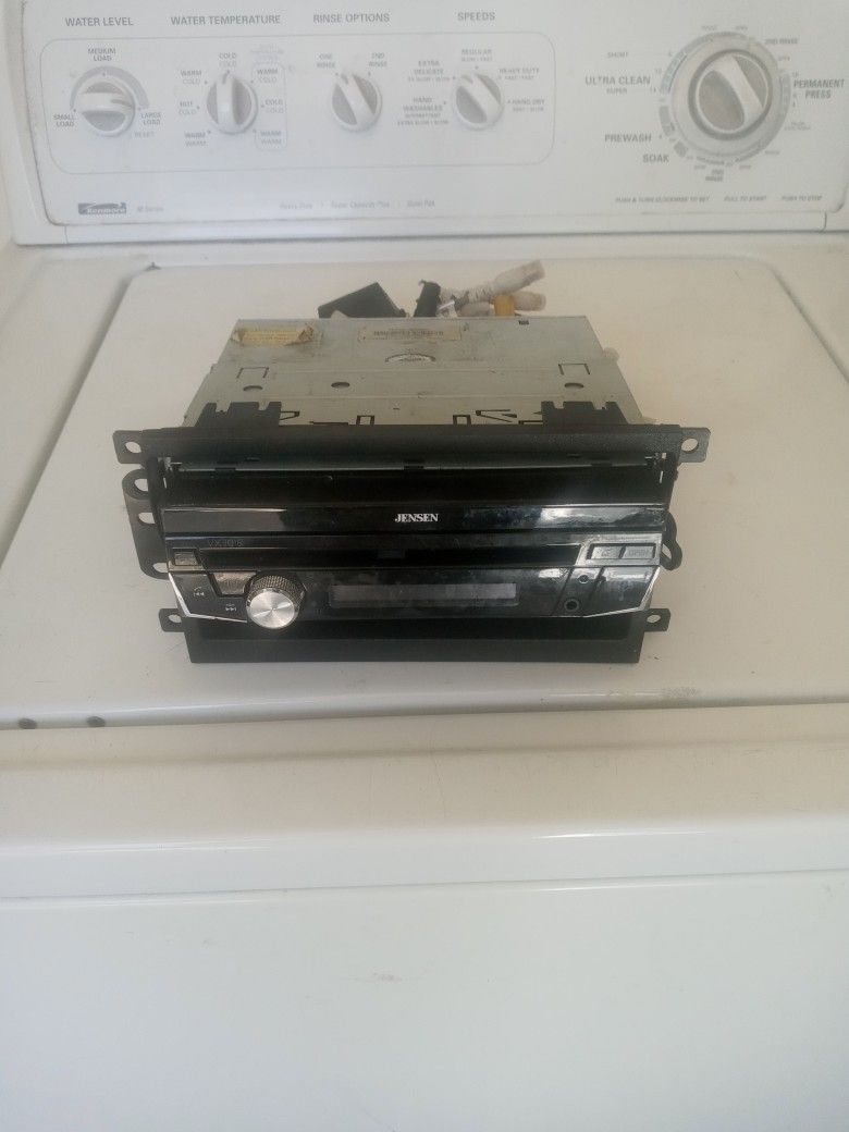 jensen car stereo w/CD player
