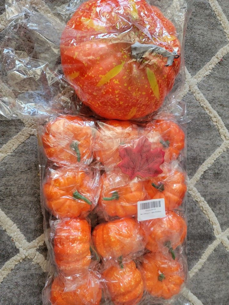 7.8 Inch Fake Pumpkin And 12 Pack Smaller With Leaves Halloween Thanksgiving Decorations