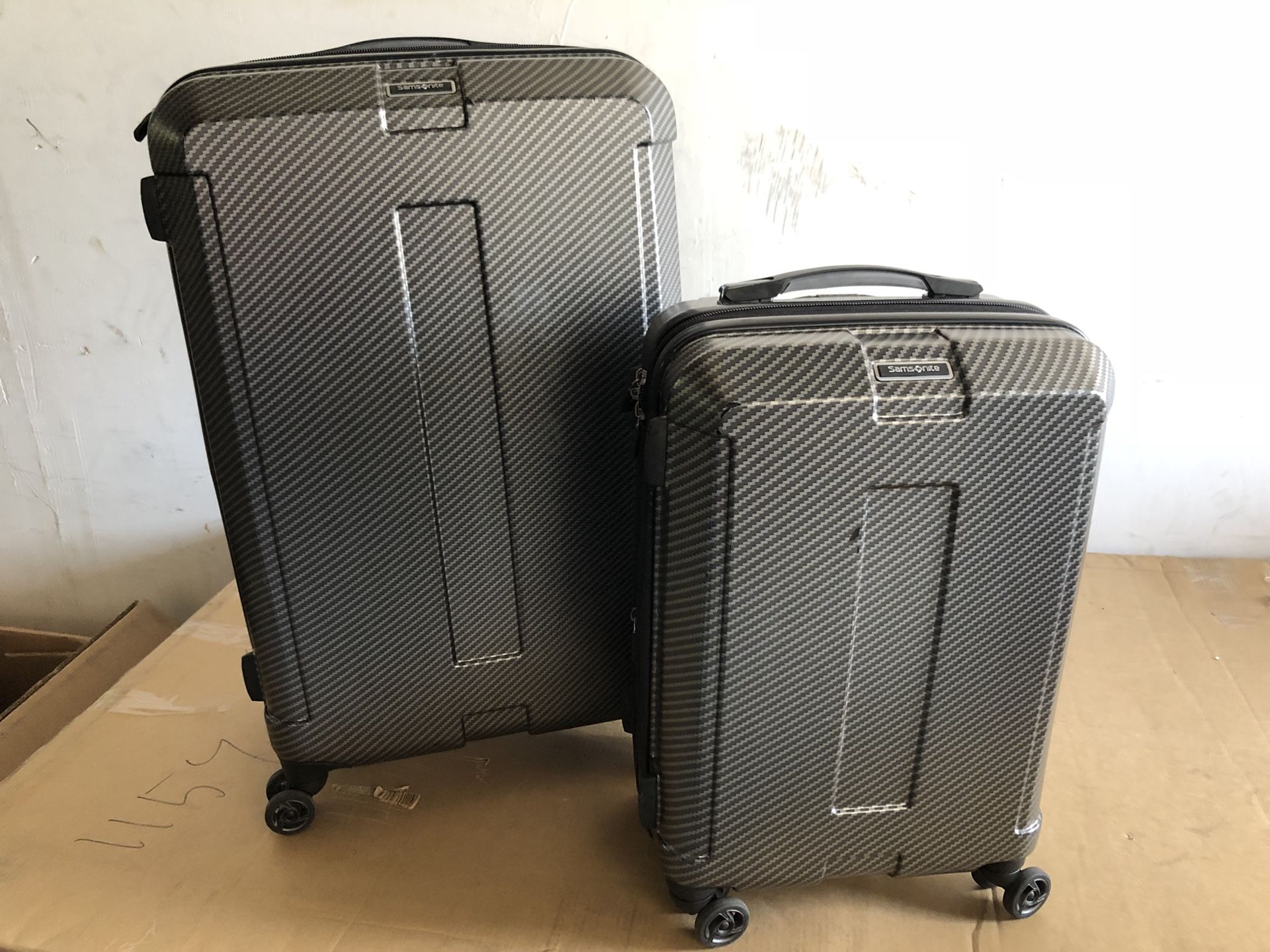 Samsonite Carbon Elite 2PC Hardside Set Spinner Luggage 28" and 20" - $59 (Hous