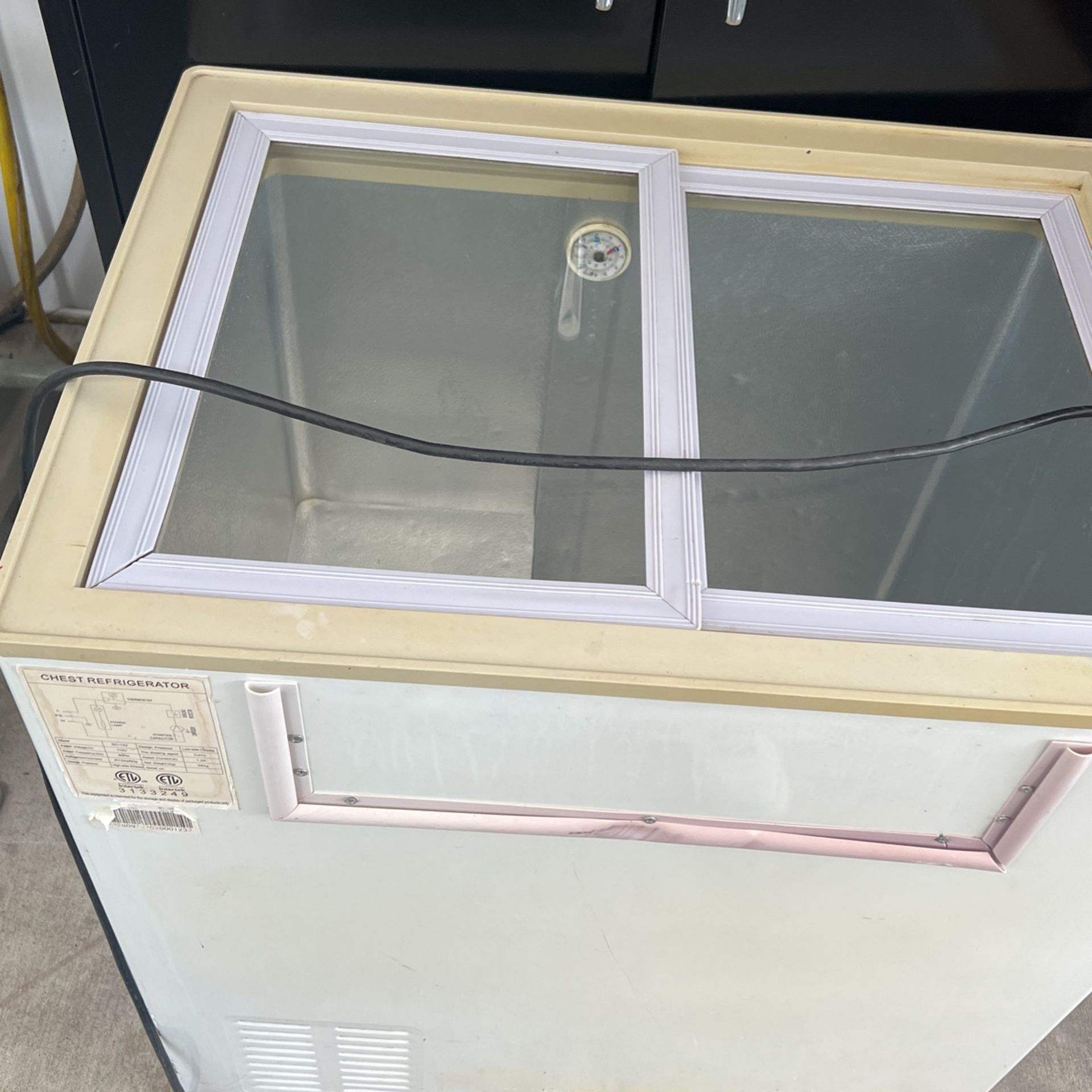 Refrigerator And Freezer Chest 