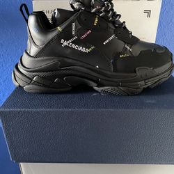 balenciaga triple s