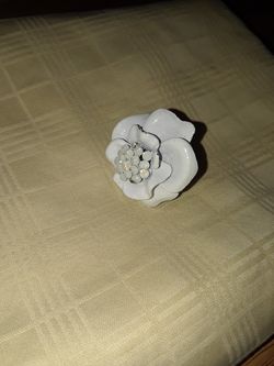 Vintage Flower Ring With Cloudy Gemstone Accent