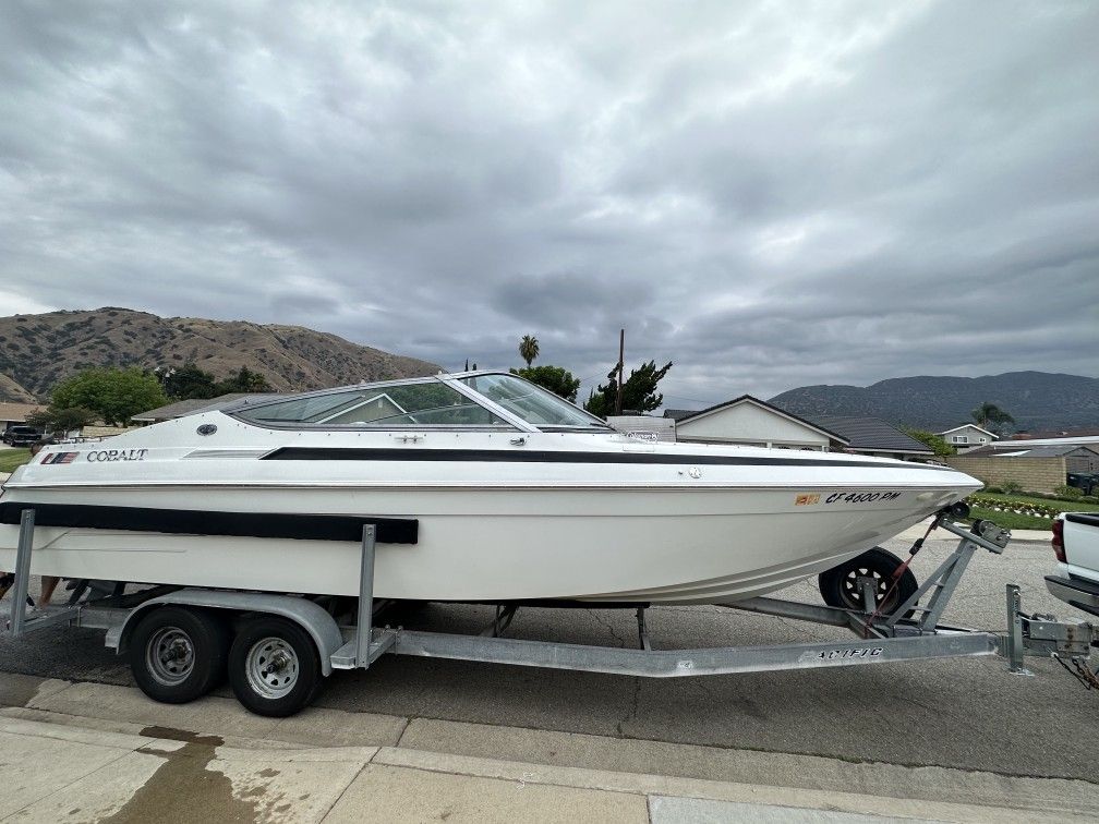 2000 Cobalt 272 Boat
