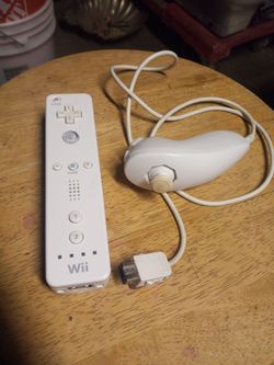 Nintendo Wii Remote and Nunchuk Controller Set
