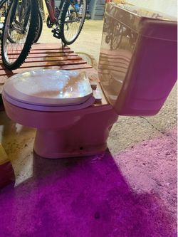 Vintage pink toilet. Works great.