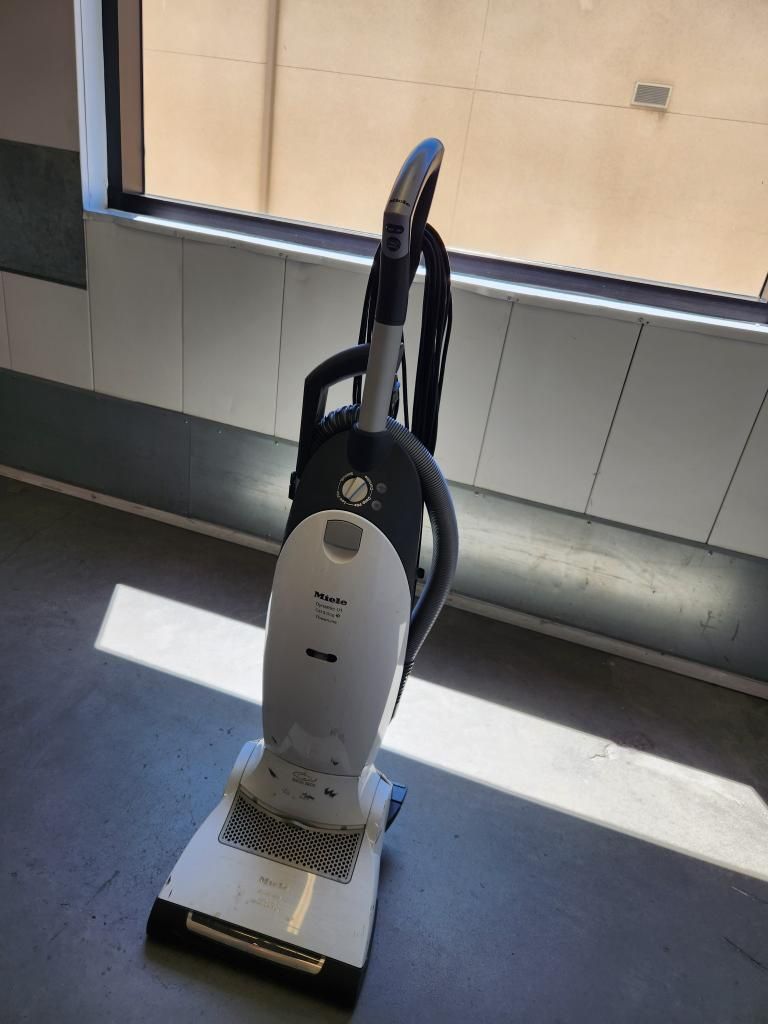 Miele Cat and Dog Dynamic U1 Upright Vacuum for Sale in Chula Vista, CA - OfferUp