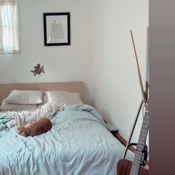 Gently Used Tuft And Needle Queen/Full size mattress 