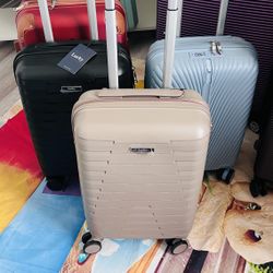 🧳 Brand New 19” Carry-On Luggage – $20 FIRM  ✈️ Perfect size for weekend trips, business travel, and airline carry-on use!  ✅ Brand new with tags ✅ L