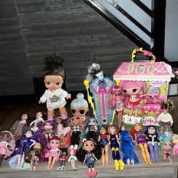 Huge Assorted Variety Lot of Dolls! Monster High, Bratz, Rainbow High and so much More