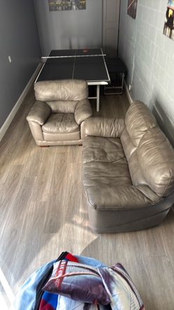 DARK GRAY LEATHER SOFA. 3 PICE.