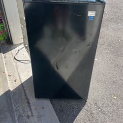 Avanti Portable Refrigerator With Freezer Compartment 