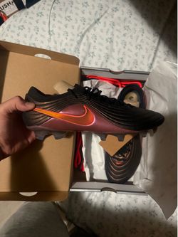Nike tiempo size 11.5