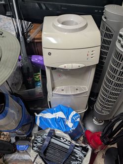 Hot and cold dispenser