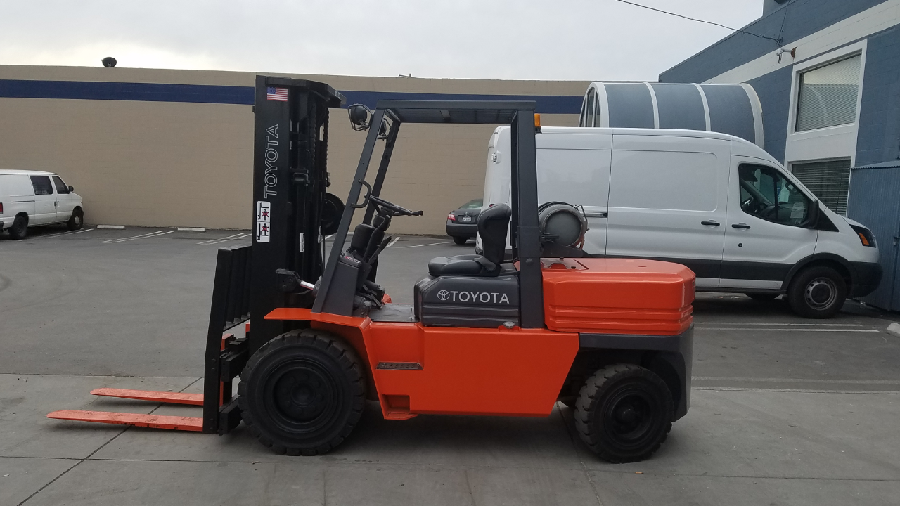 Toyota forklift 9000 lb capacity solid pneumatic 3-stage side shift