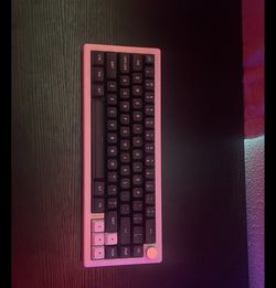 Custom built 75% Wireless Keyboard/ with height extensions