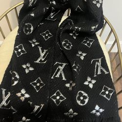 Louis Vuitton Scarf for Sale in Boston, MA - OfferUp